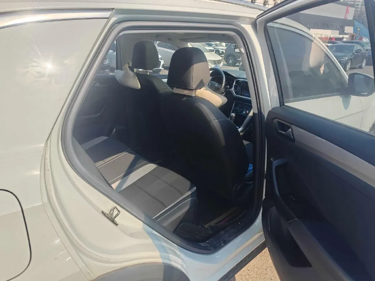 2022 Volkswagen T-Roc 1.4T 150HP L4 7DCT,autocango,china used car exporter,china ev exporter,chinese used car exporter,chinese used ev exporter