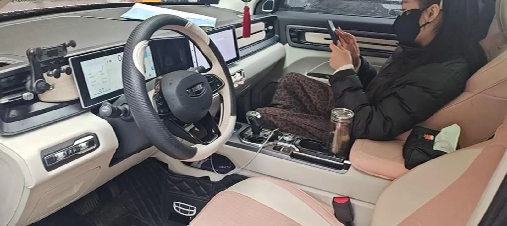 2023 Geely ICON 1.5T 181HP L4 7DCT,autocango,china used car exporter,china ev exporter,chinese used car exporter,chinese used ev exporter