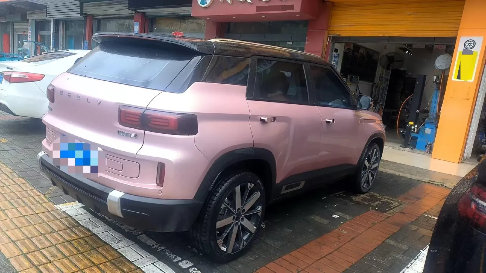 2023 Geely ICON 1.5T 181HP L4 7DCT,autocango,china used car exporter,china ev exporter,chinese used car exporter,chinese used ev exporter