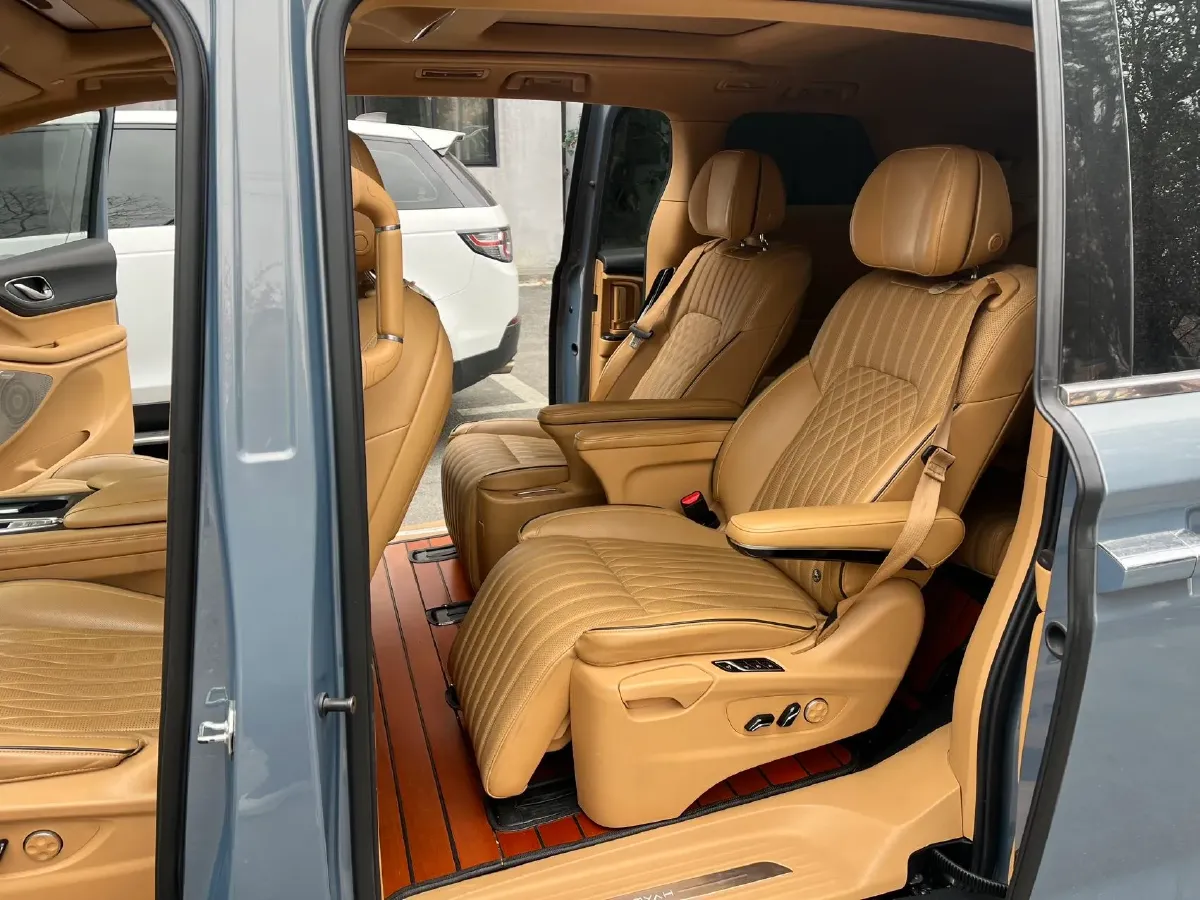 2022 Voyah Dream 1.5T 136HP L4 PHEV 25.57KWH,autocango,china used car exporter,china ev exporter,chinese used car exporter,chinese used ev exporter