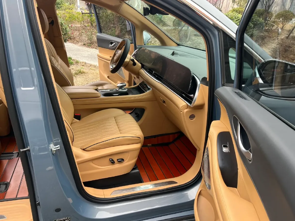 2022 Voyah Dream 1.5T 136HP L4 PHEV 25.57KWH,autocango,china used car exporter,china ev exporter,chinese used car exporter,chinese used ev exporter