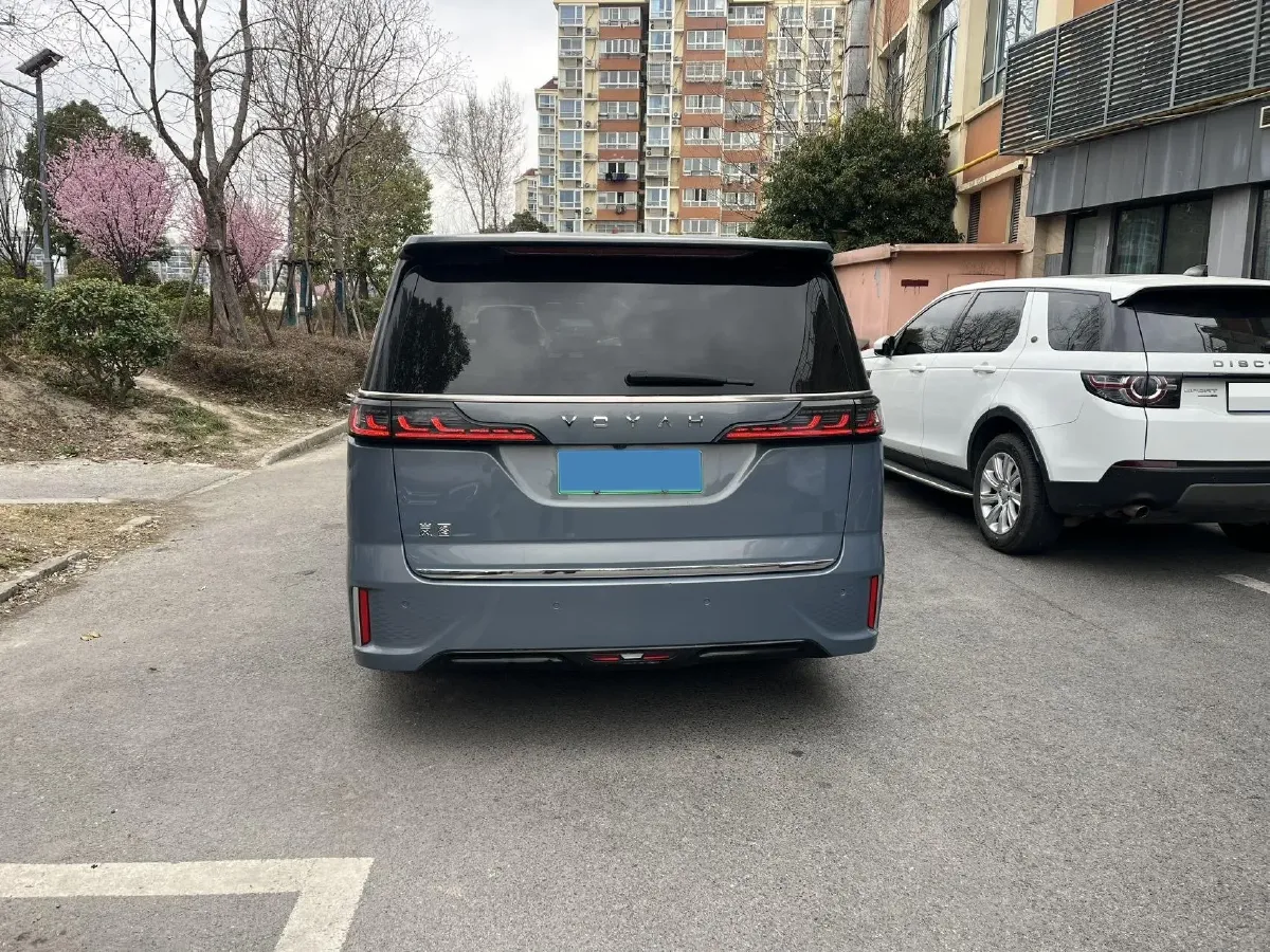 2022 Voyah Dream 1.5T 136HP L4 PHEV 25.57KWH,autocango,china used car exporter,china ev exporter,chinese used car exporter,chinese used ev exporter