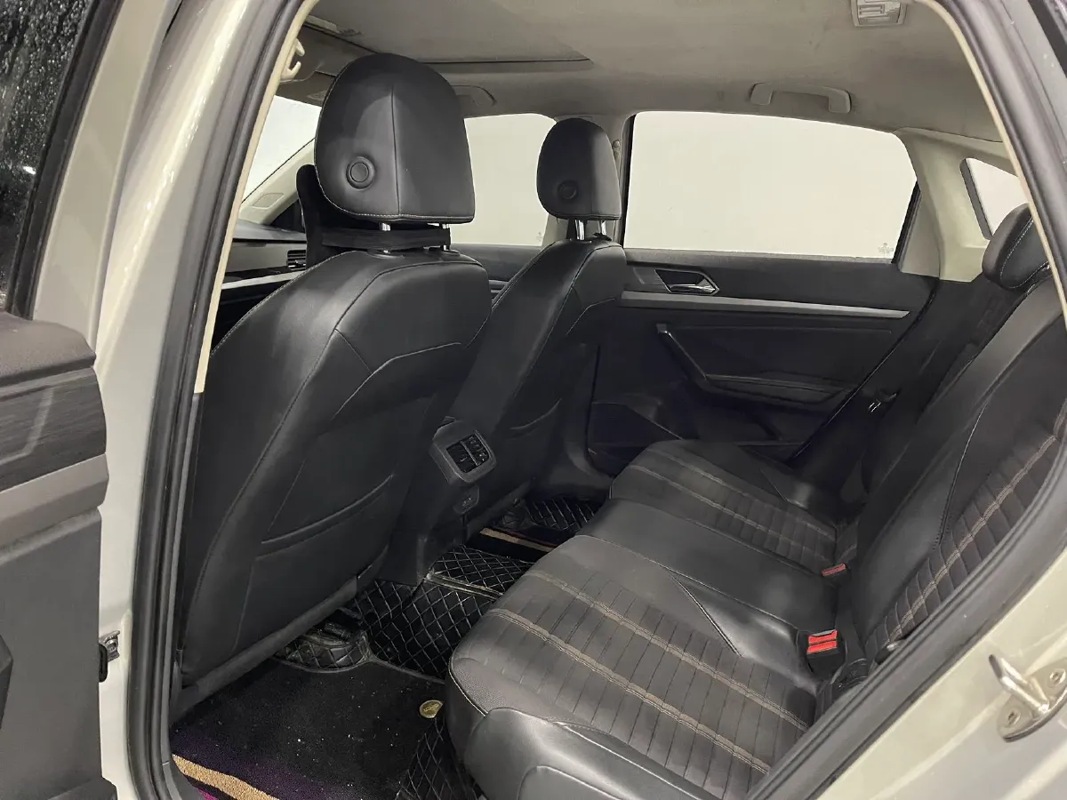 2018 Skoda Karoq 1.4T 150HP L4 7DCT,autocango,china used car exporter,china ev exporter,chinese used car exporter,chinese used ev exporter