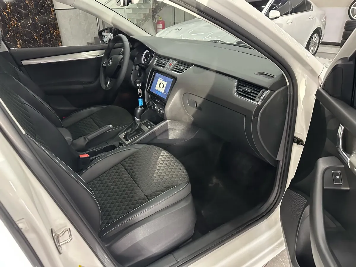 2020 Skoda Octavia 1.4T 150HP L4 7DCT,autocango,china used car exporter,china ev exporter,chinese used car exporter,chinese used ev exporter