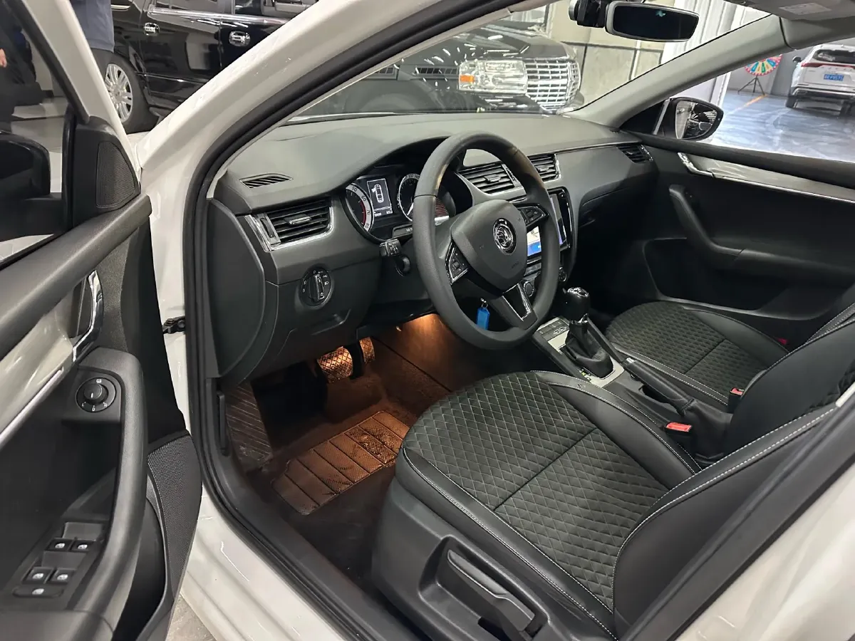 2020 Skoda Octavia 1.4T 150HP L4 7DCT,autocango,china used car exporter,china ev exporter,chinese used car exporter,chinese used ev exporter