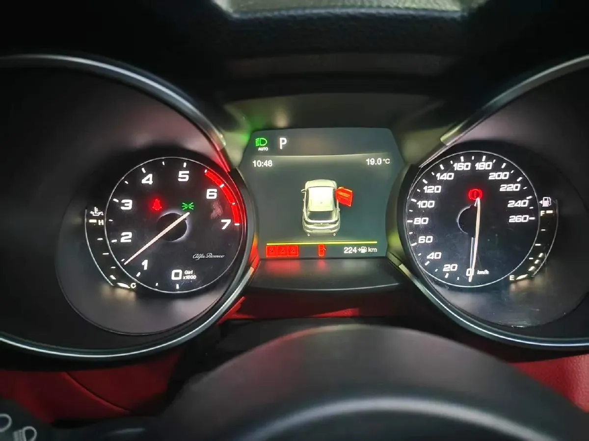 2017 Jaguar XE 2.0T 240HP L4 8AT,autocango,china used car exporter,china ev exporter,chinese used car exporter,chinese used ev exporter