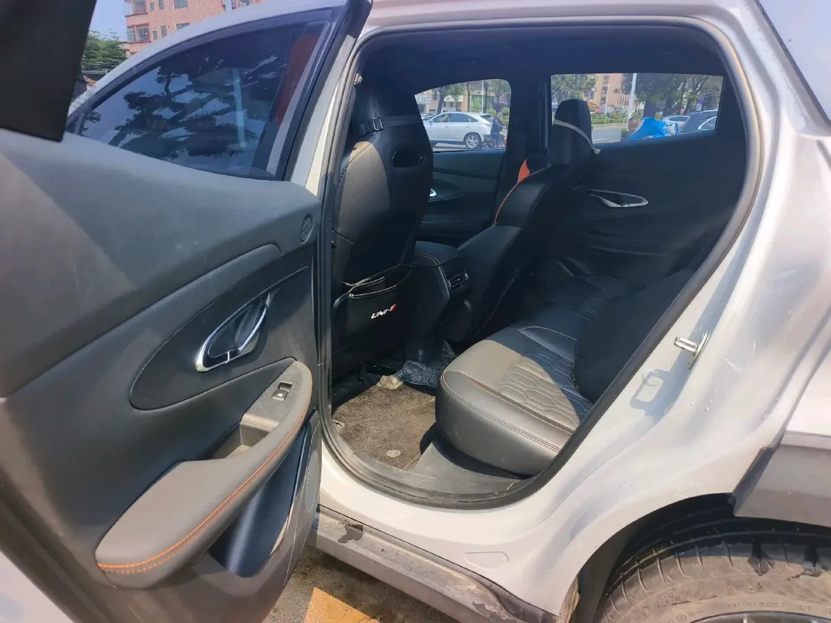 2022 ChangAn UNI-T 1.5T 188HP L4 7DCT,autocango,china used car exporter,china ev exporter,chinese used car exporter,chinese used ev exporter