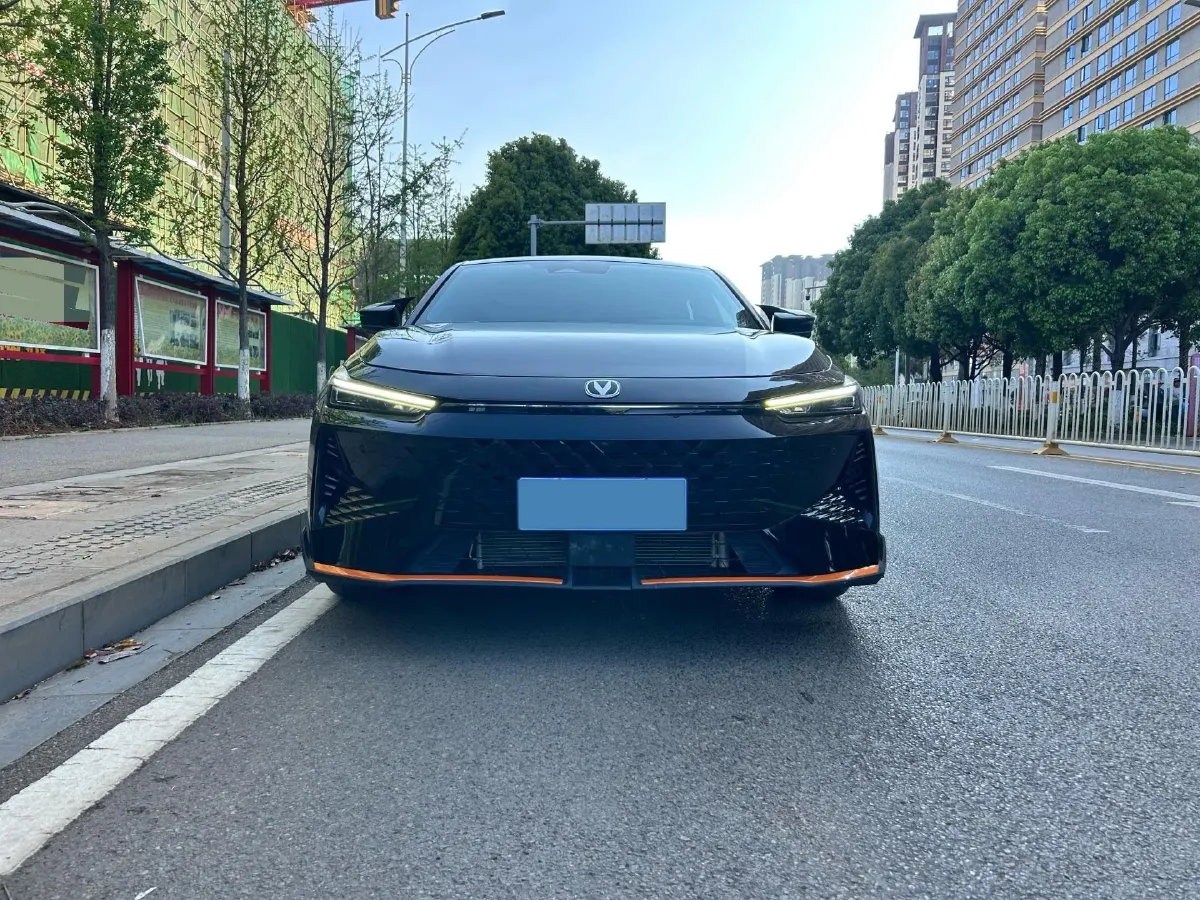 2025 ChangAn UNI-V 1.5T 192HP L4 7DCT,autocango,china used car exporter,china ev exporter,chinese used car exporter,chinese used ev exporter