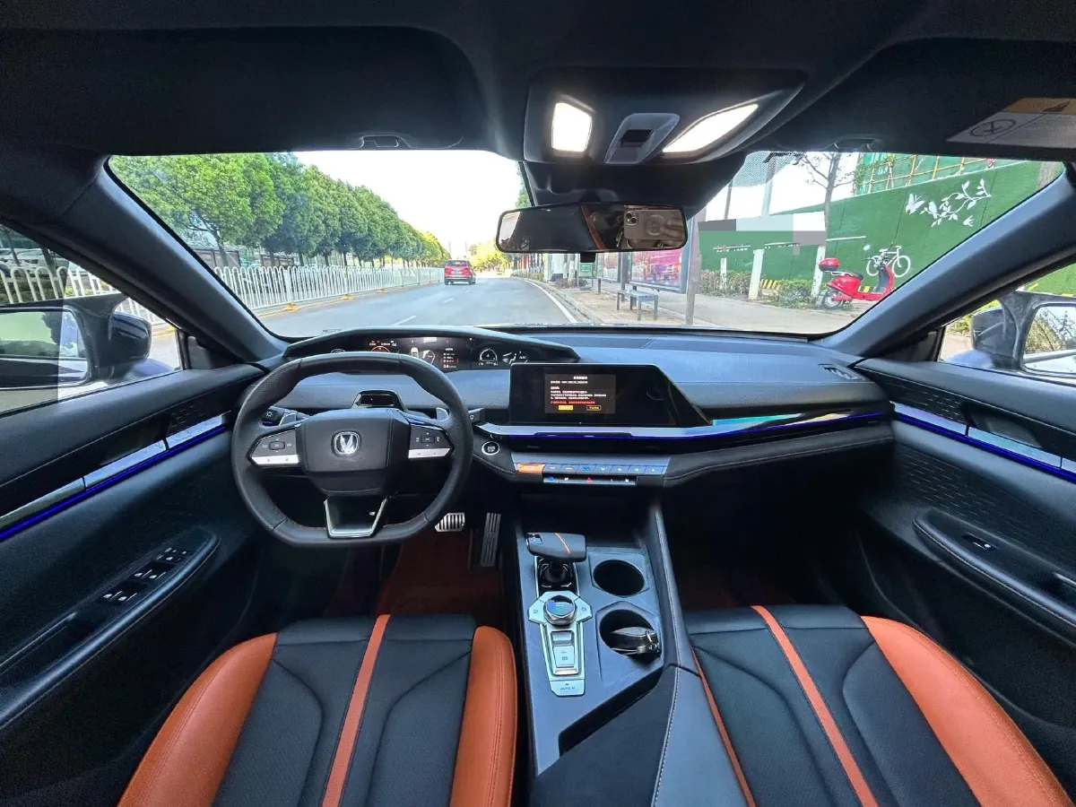 2025 ChangAn UNI-V 1.5T 192HP L4 7DCT,autocango,china used car exporter,china ev exporter,chinese used car exporter,chinese used ev exporter