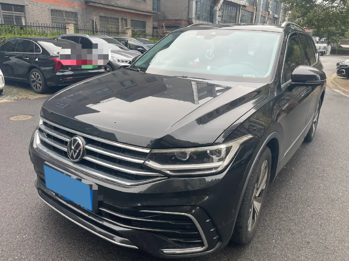 2023 Volkswagen Tiguan L 2.0T 220HP L4 7DCT,autocango,china used car exporter,china ev exporter,chinese used car exporter,chinese used ev exporter