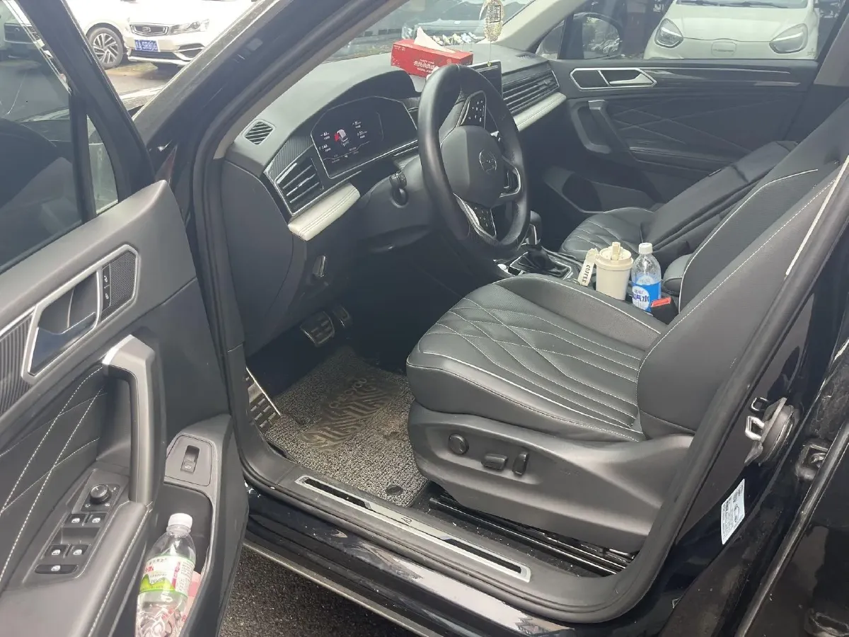 2023 Volkswagen Tiguan L 2.0T 220HP L4 7DCT,autocango,china used car exporter,china ev exporter,chinese used car exporter,chinese used ev exporter