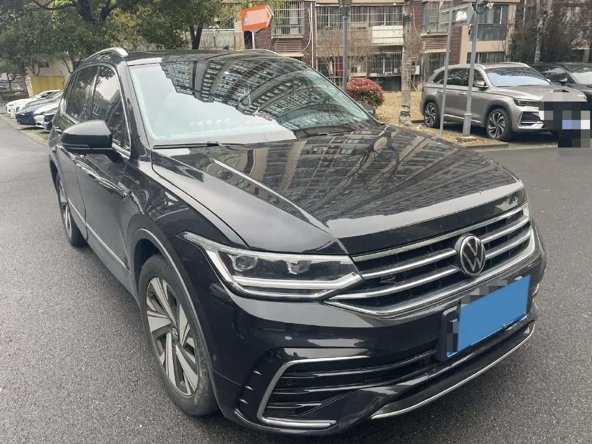 2023 Volkswagen Tiguan L 2.0T 220HP L4 7DCT,autocango,china used car exporter,china ev exporter,chinese used car exporter,chinese used ev exporter
