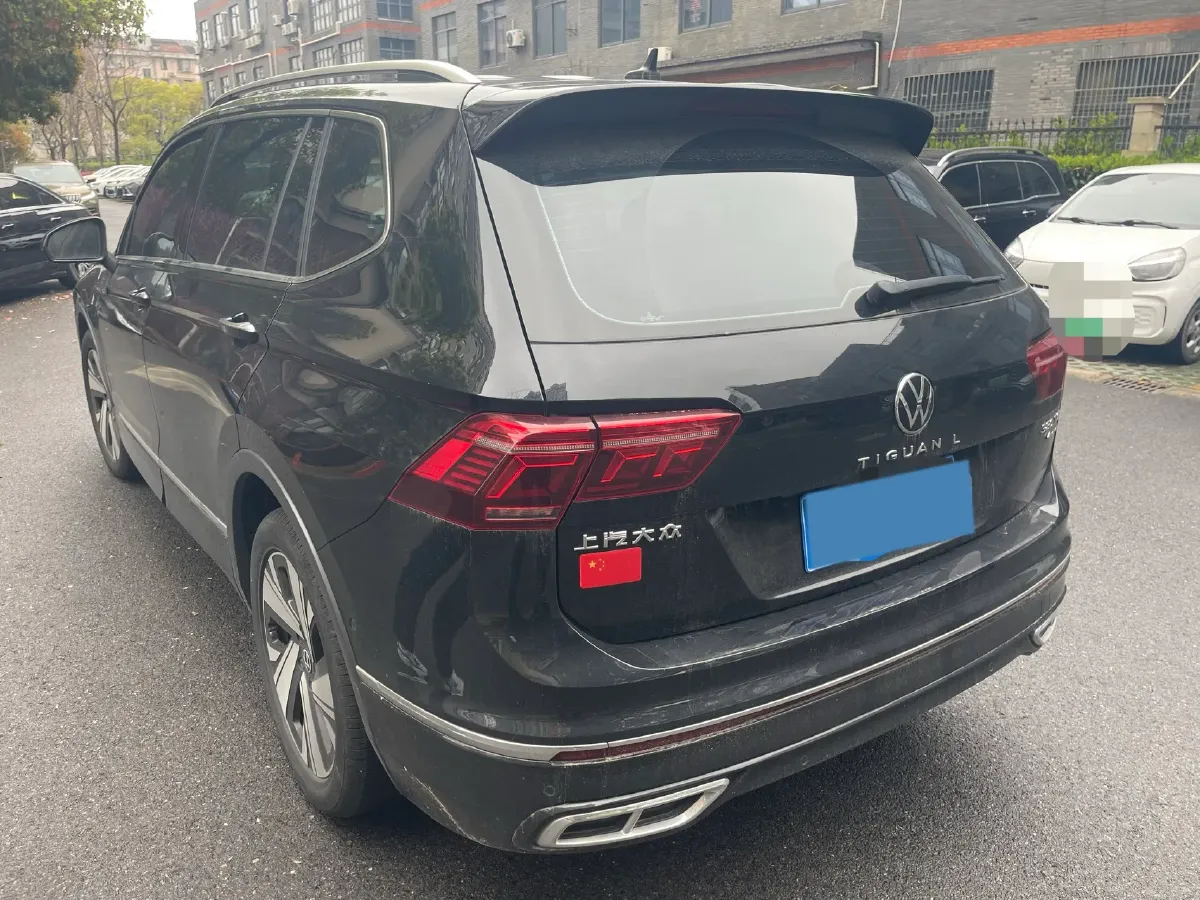 2023 Volkswagen Tiguan L 2.0T 220HP L4 7DCT,autocango,china used car exporter,china ev exporter,chinese used car exporter,chinese used ev exporter