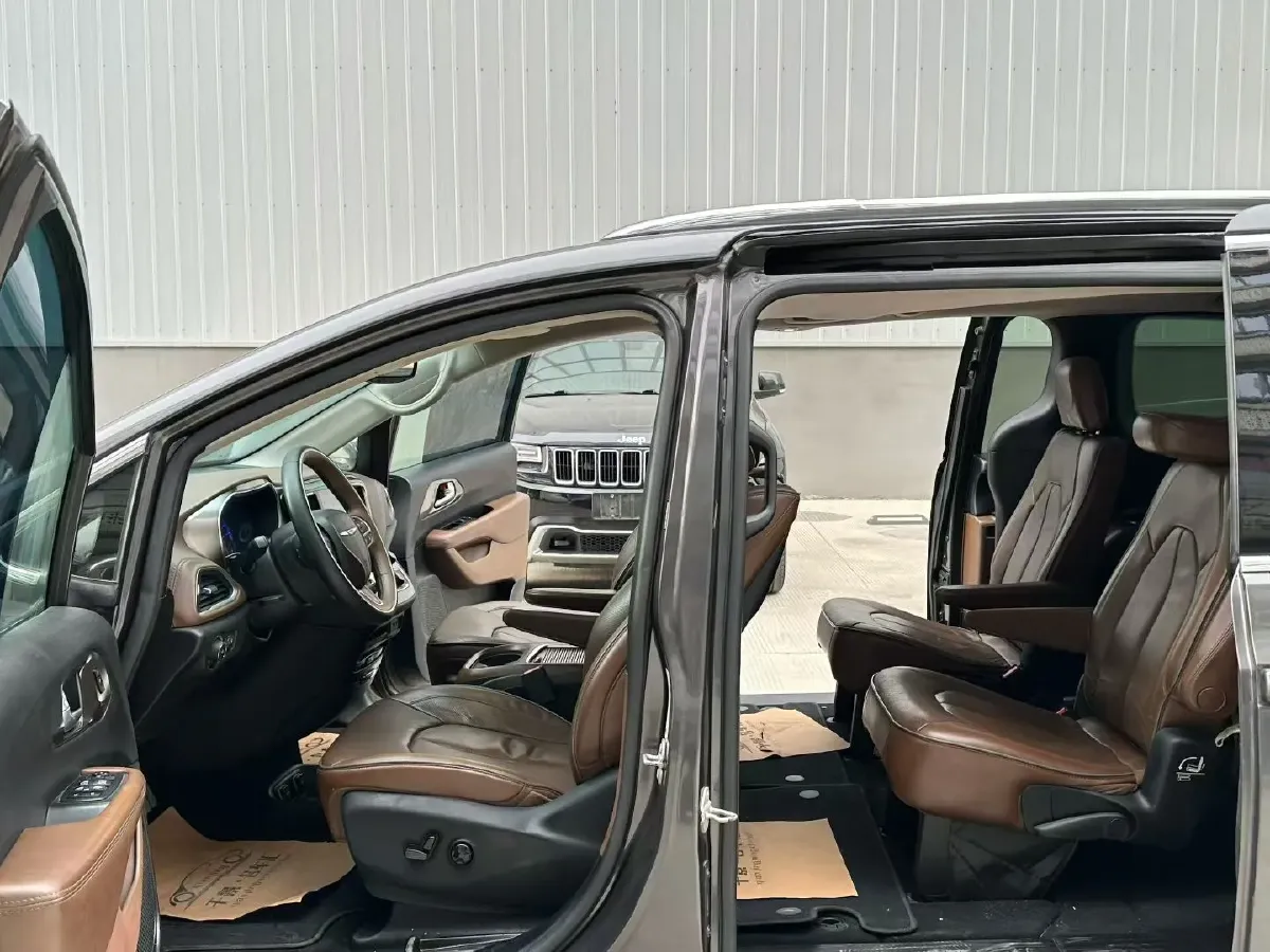 2017 Chrysler Pacifica 3.6L 279HP V6 9AT,autocango,china used car exporter,china ev exporter,chinese used car exporter,chinese used ev exporter