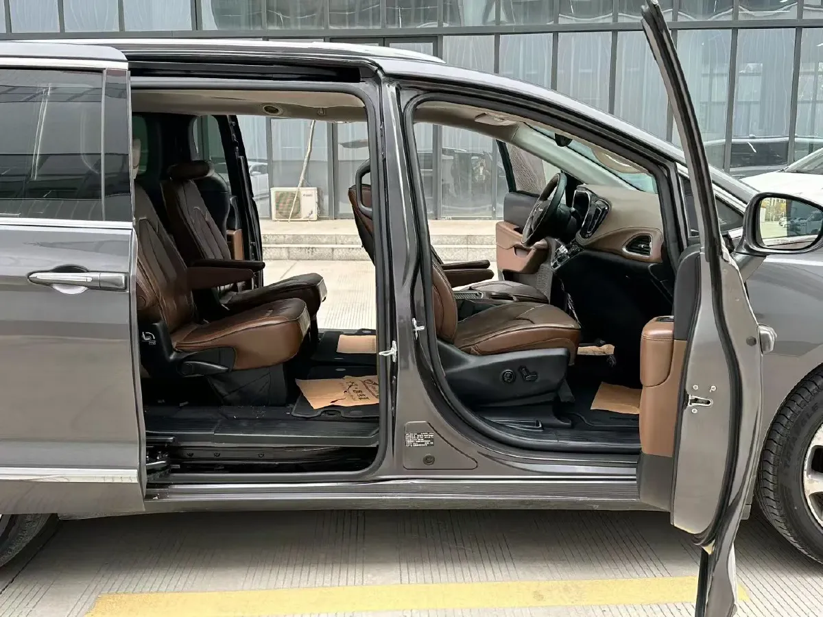 2017 Chrysler Pacifica 3.6L 279HP V6 9AT,autocango,china used car exporter,china ev exporter,chinese used car exporter,chinese used ev exporter