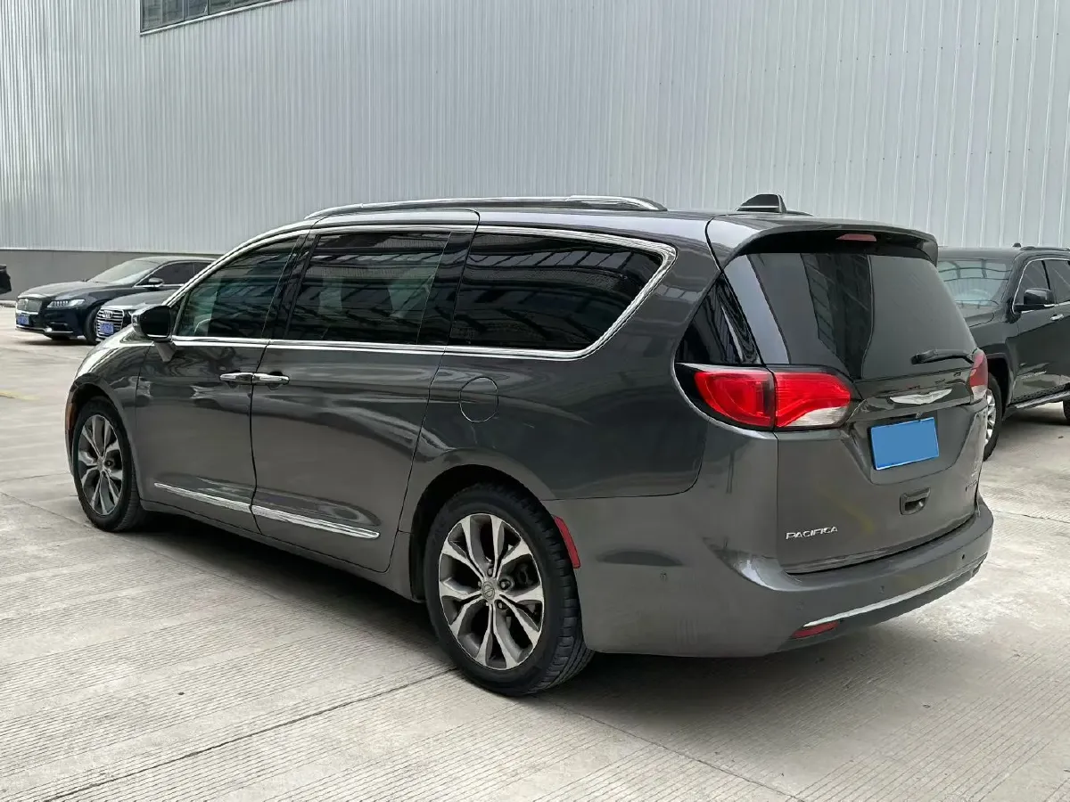 2017 Chrysler Pacifica 3.6L 279HP V6 9AT,autocango,china used car exporter,china ev exporter,chinese used car exporter,chinese used ev exporter