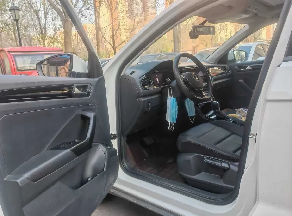 2021 Volkswagen T-Roc 1.4T 150HP L4 7DCT,autocango,china used car exporter,china ev exporter,chinese used car exporter,chinese used ev exporter