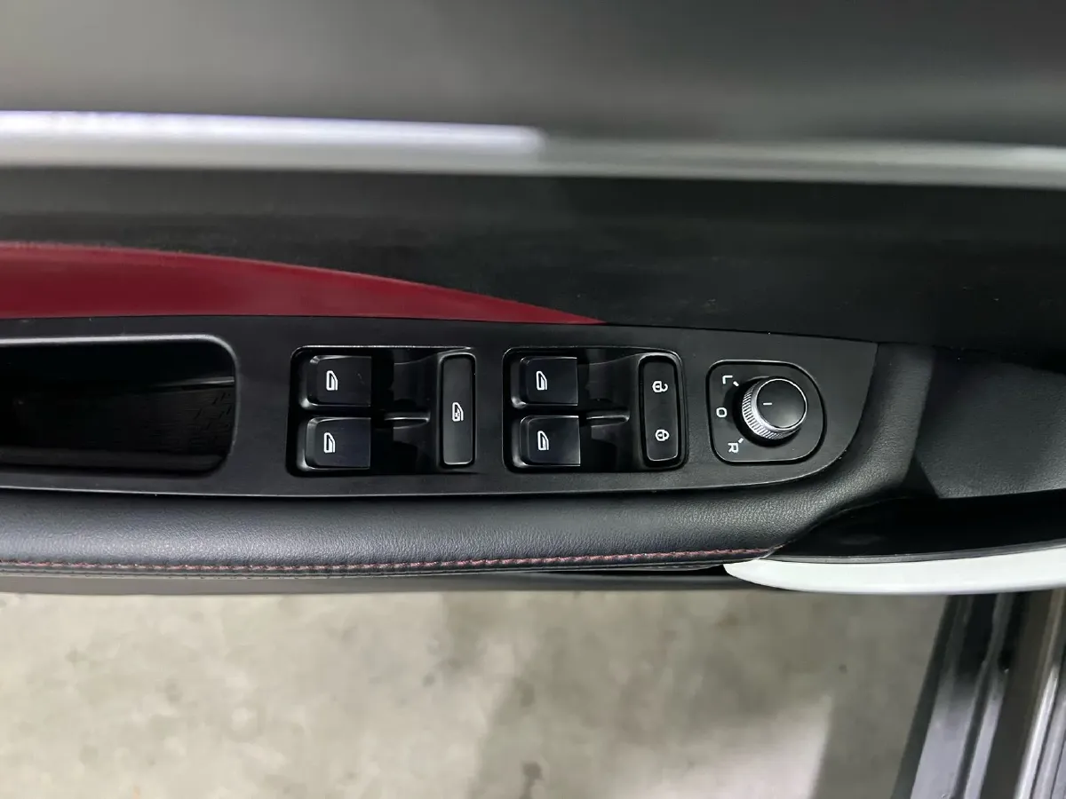 2021 Geely Coolray 1.4T 141HP L4 6MT,autocango,china used car exporter,china ev exporter,chinese used car exporter,chinese used ev exporter