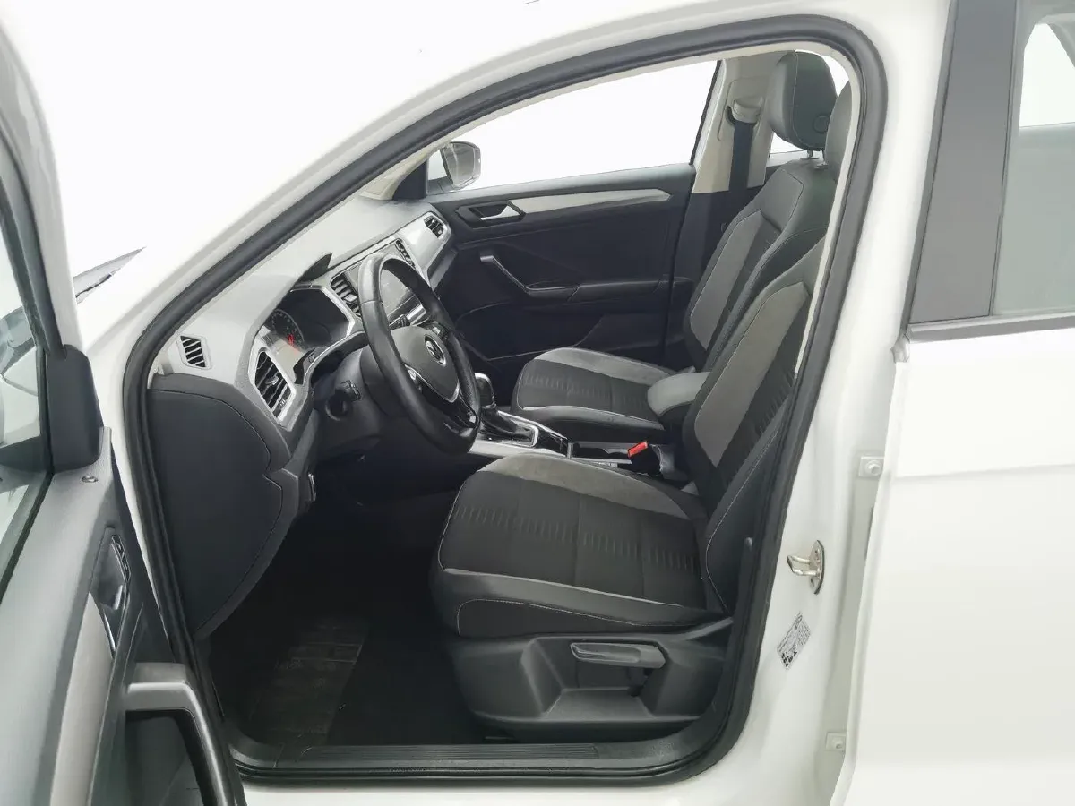 2022 Volkswagen T-Roc 1.4T 150HP L4 7DCT,autocango,china used car exporter,china ev exporter,chinese used car exporter,chinese used ev exporter