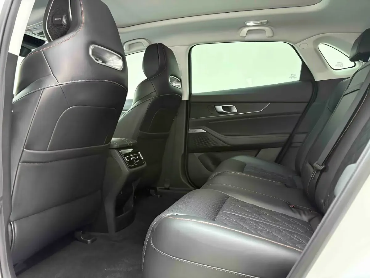 2023 ChangAn UNI-K 2.0T 233HP L4 8AT,autocango,china used car exporter,china ev exporter,chinese used car exporter,chinese used ev exporter