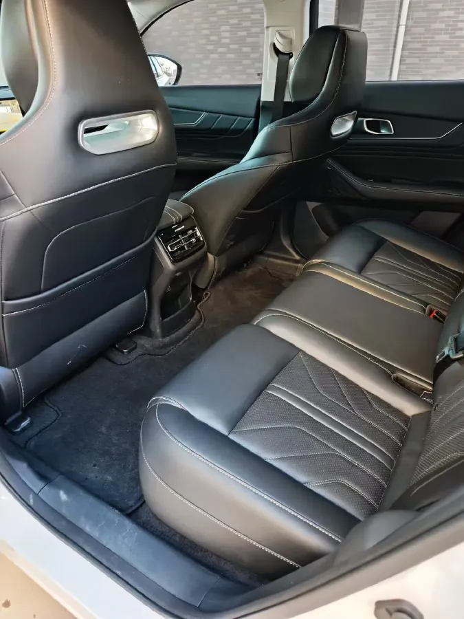 2024 ChangAn UNI-K 2.0T 233HP L4 8AT,autocango,china used car exporter,china ev exporter,chinese used car exporter,chinese used ev exporter