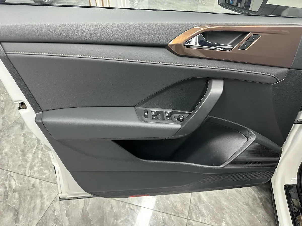 2021 Volkswagen Tharu 1.4T 150HP L4 7DCT,autocango,china used car exporter,china ev exporter,chinese used car exporter,chinese used ev exporter