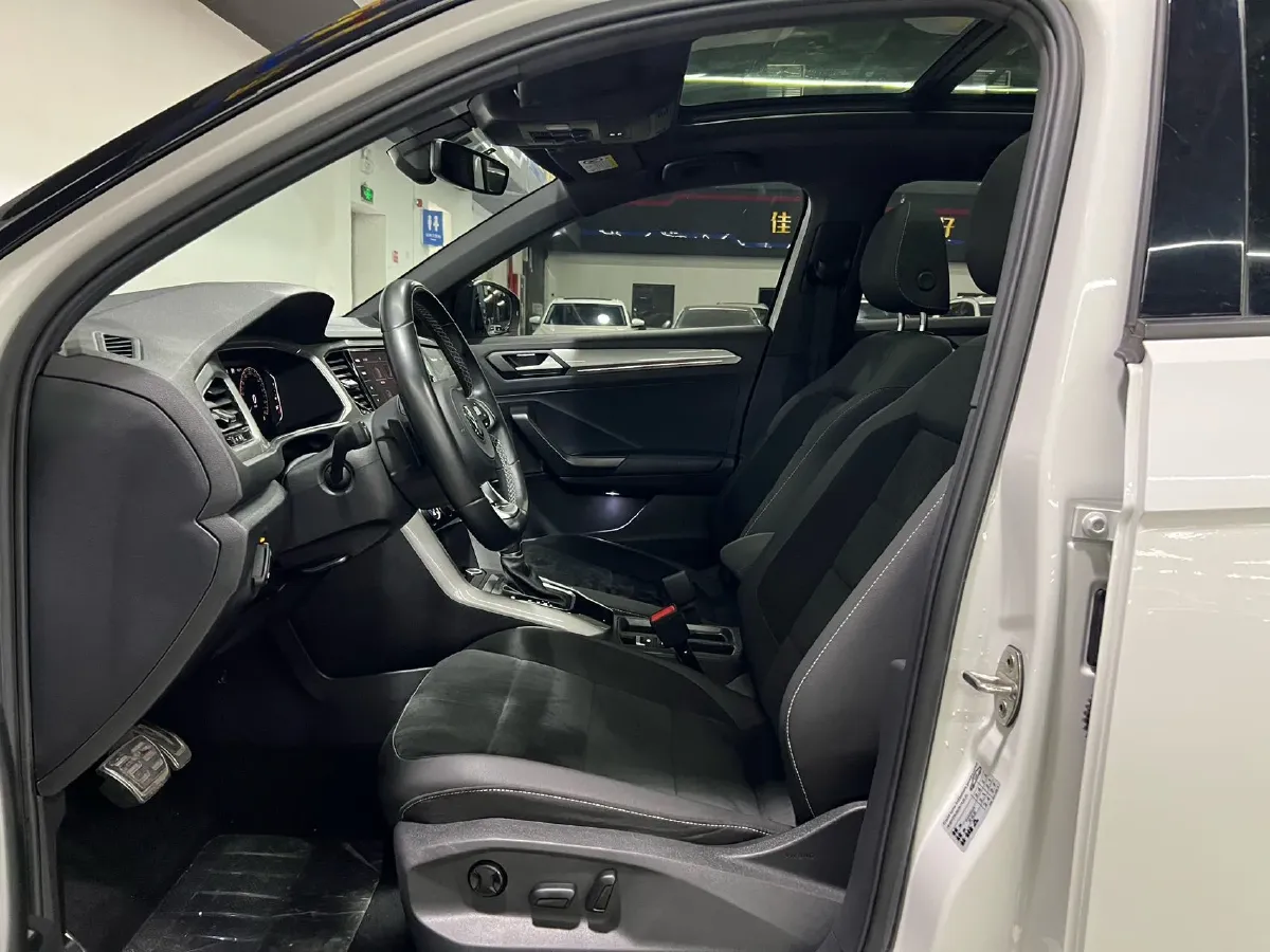 2022 Volkswagen T-Roc 1.4T 150HP L4 7DCT,autocango,china used car exporter,china ev exporter,chinese used car exporter,chinese used ev exporter