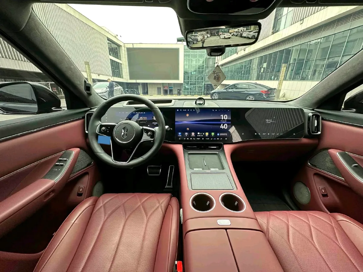 2025 AITO AITO M8 REEV 160HP REEV 53.4KWH,autocango,china used car exporter,china ev exporter,chinese used car exporter,chinese used ev exporter