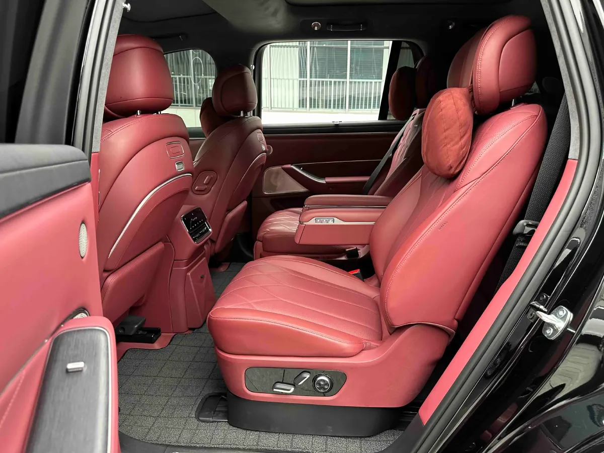 2025 AITO AITO M8 REEV 160HP REEV 53.4KWH,autocango,china used car exporter,china ev exporter,chinese used car exporter,chinese used ev exporter