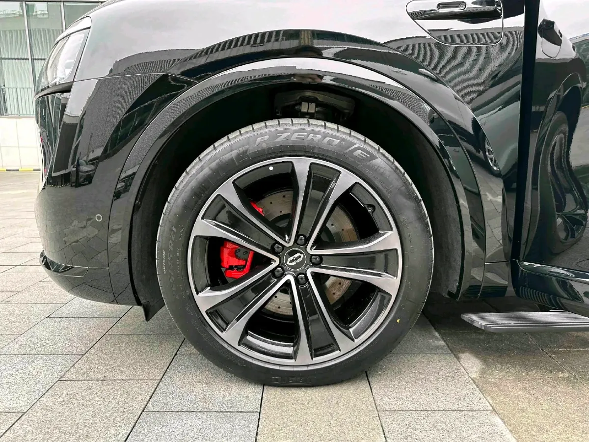 2025 AITO AITO M8 REEV 160HP REEV 53.4KWH,autocango,china used car exporter,china ev exporter,chinese used car exporter,chinese used ev exporter