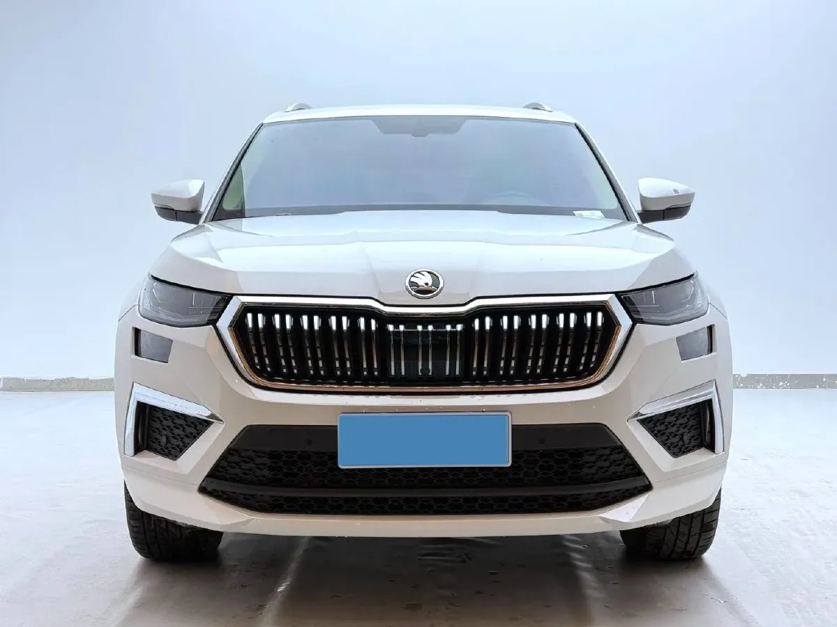 2022 Skoda Kodiak 2.0T 186HP L4 7DCT,autocango,china used car exporter,china ev exporter,chinese used car exporter,chinese used ev exporter