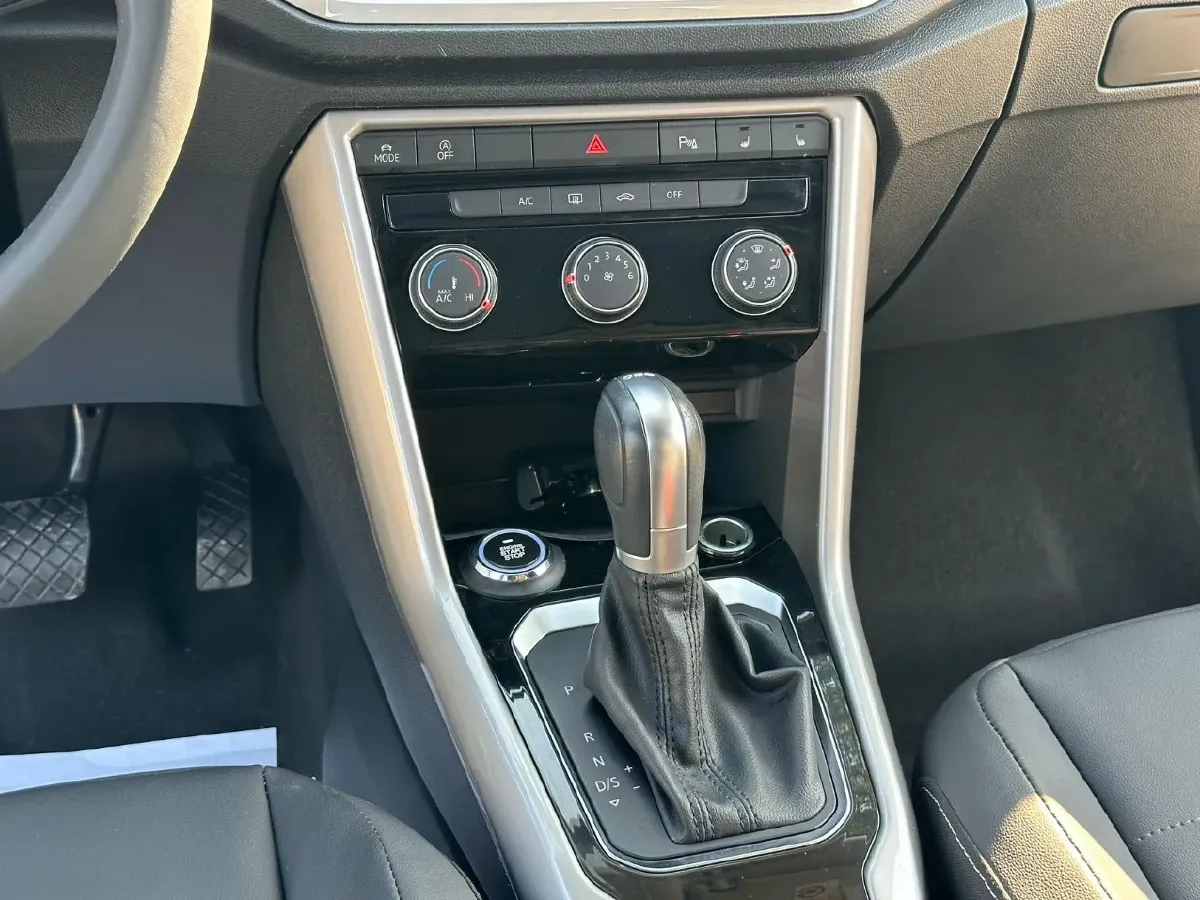 2021 Volkswagen T-Roc 1.4T 150HP L4 7DCT,autocango,china used car exporter,china ev exporter,chinese used car exporter,chinese used ev exporter