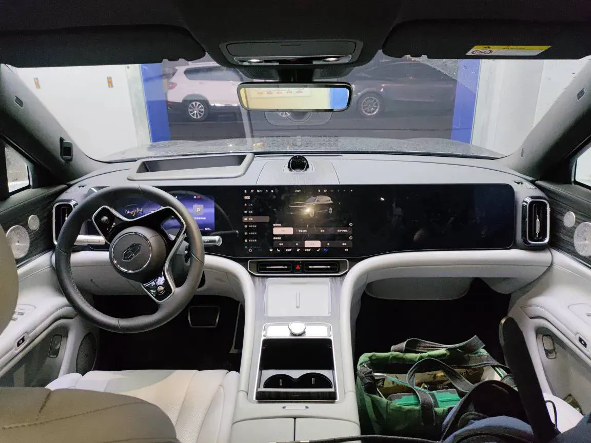 2025 AITO AITO M9 REEV 160HP REEV 52KWH,autocango,china used car exporter,china ev exporter,chinese used car exporter,chinese used ev exporter