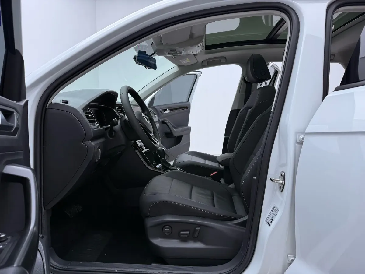 2021 Volkswagen T-Roc 1.4T 150HP L4 7DCT,autocango,china used car exporter,china ev exporter,chinese used car exporter,chinese used ev exporter