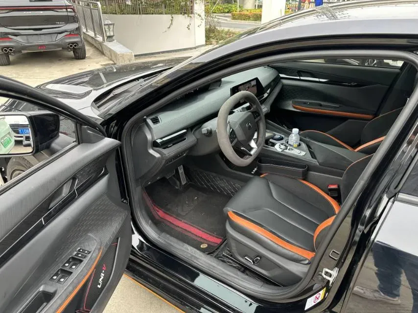2023 ChangAn UNI-V 2.0T 233HP L4 8AT,autocango,china used car exporter,china ev exporter,chinese used car exporter,chinese used ev exporter