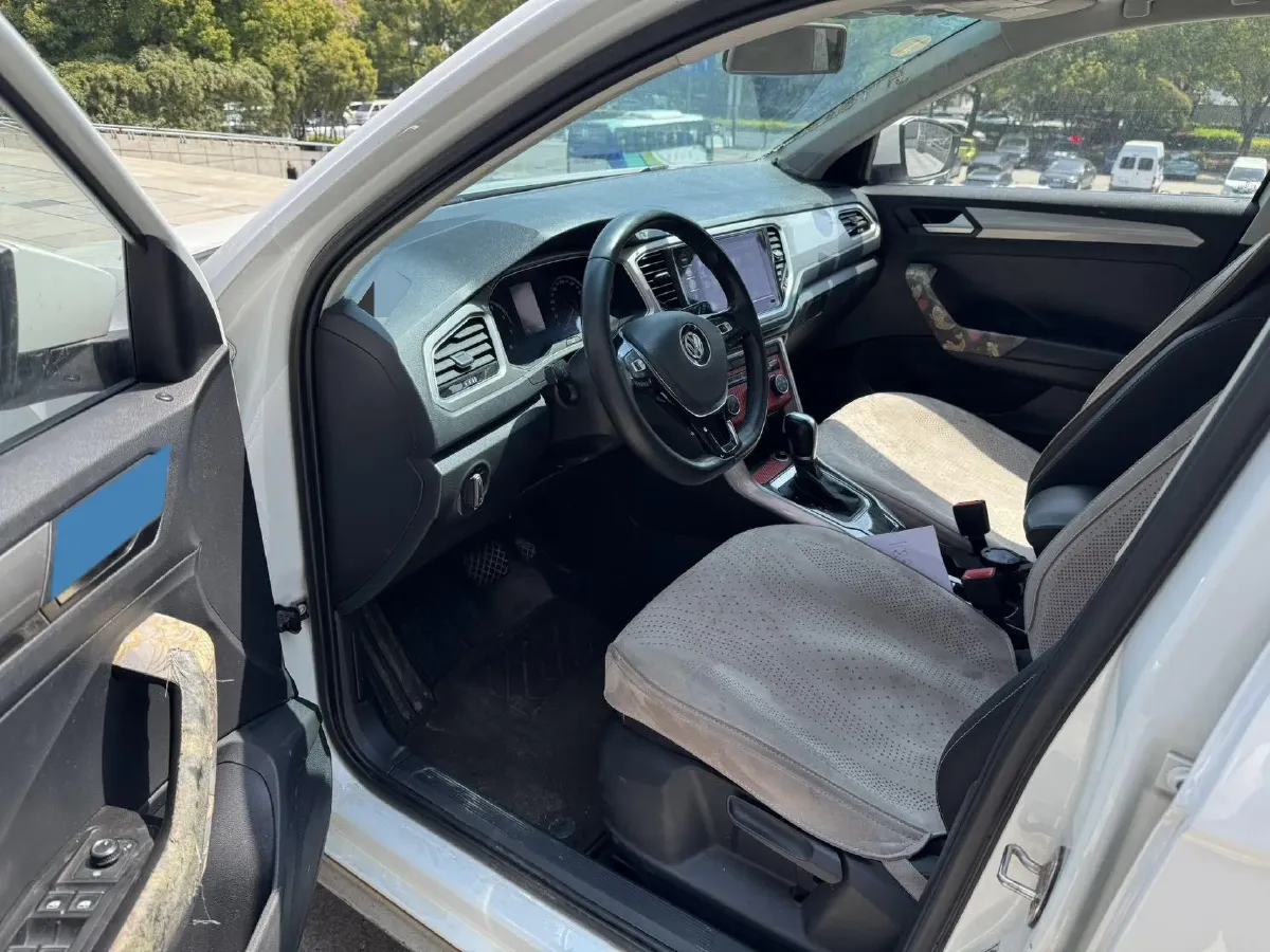 2019 Volkswagen T-Roc 1.4T 131HP L4 7DCT,autocango,china used car exporter,china ev exporter,chinese used car exporter,chinese used ev exporter