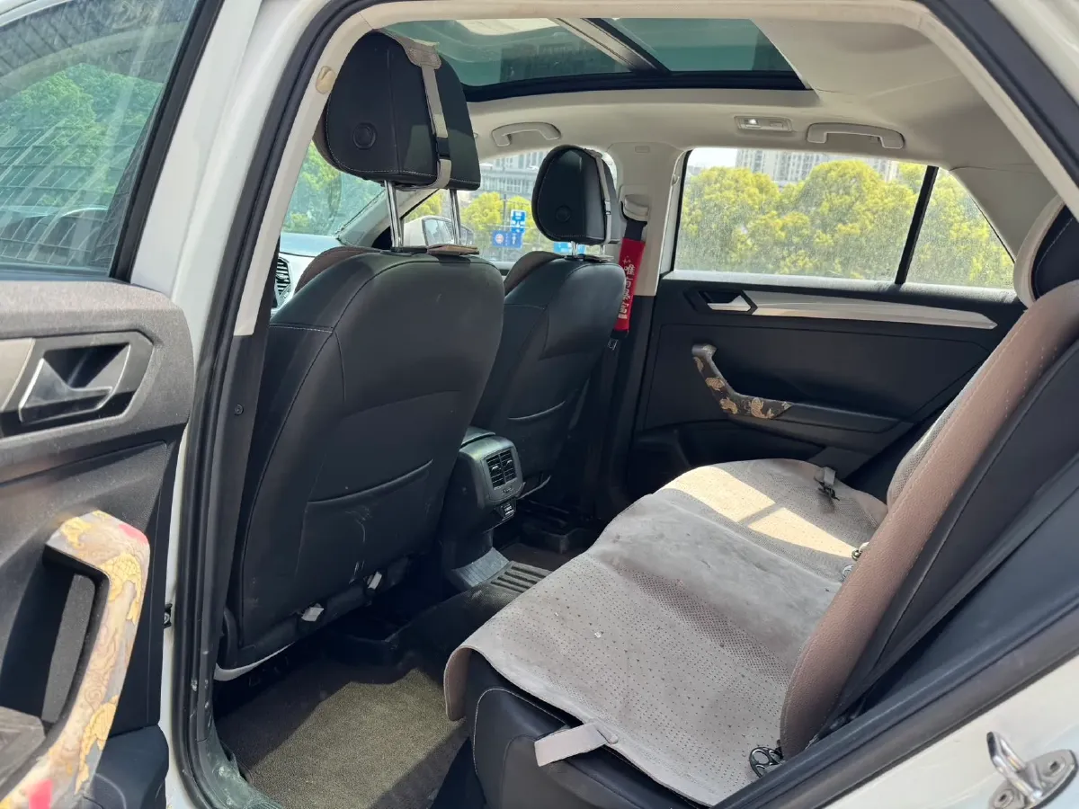 2019 Volkswagen T-Roc 1.4T 131HP L4 7DCT,autocango,china used car exporter,china ev exporter,chinese used car exporter,chinese used ev exporter