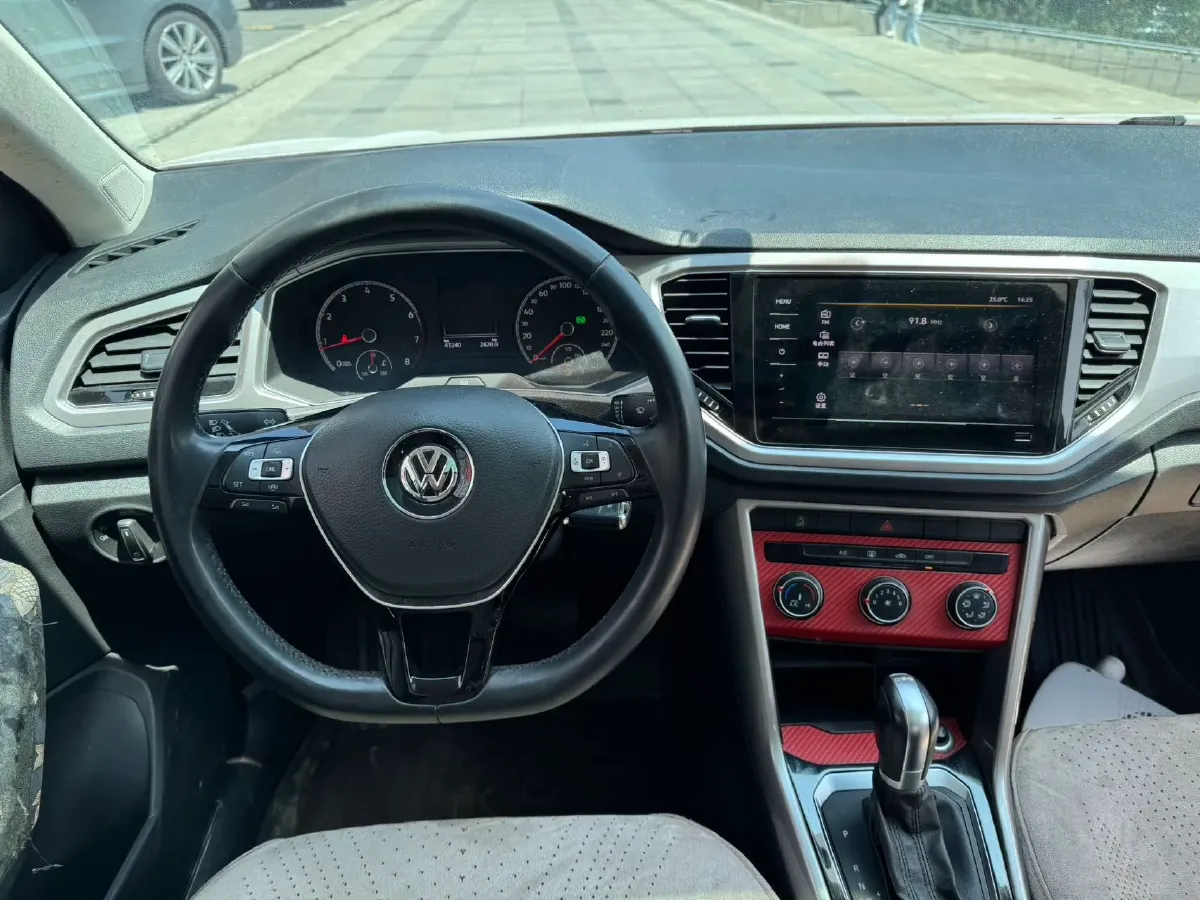 2019 Volkswagen T-Roc 1.4T 131HP L4 7DCT,autocango,china used car exporter,china ev exporter,chinese used car exporter,chinese used ev exporter