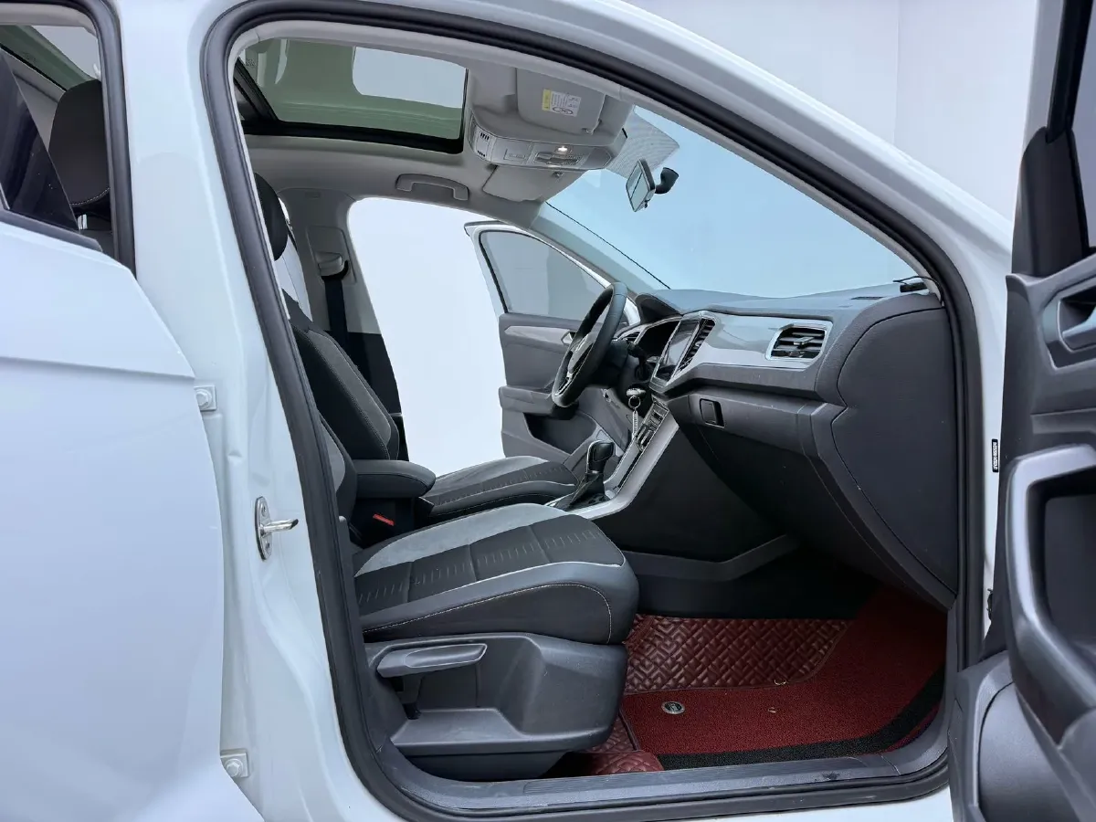 2021 Volkswagen T-Roc 1.4T 150HP L4 7DCT,autocango,china used car exporter,china ev exporter,chinese used car exporter,chinese used ev exporter