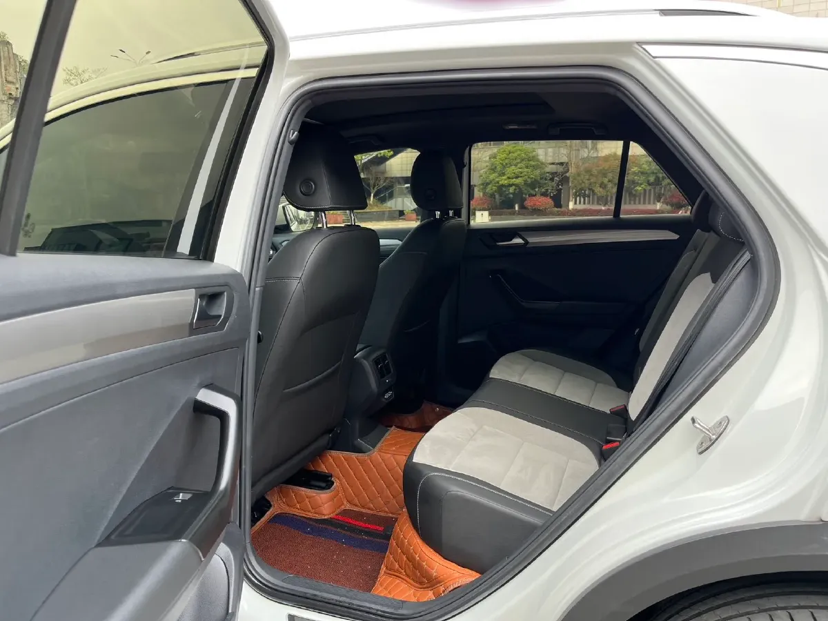 2020 Volkswagen T-Roc 1.4T 150HP L4 7DCT,autocango,china used car exporter,china ev exporter,chinese used car exporter,chinese used ev exporter