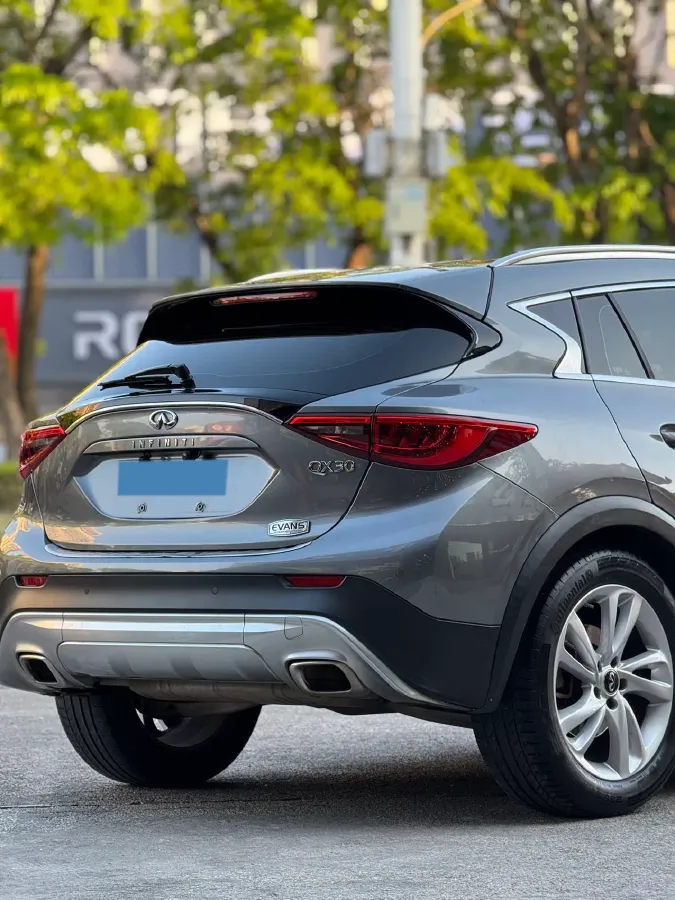 2017 Infiniti QX30 2.0T 211HP L4 7DCT,autocango,china used car exporter,china ev exporter,chinese used car exporter,chinese used ev exporter
