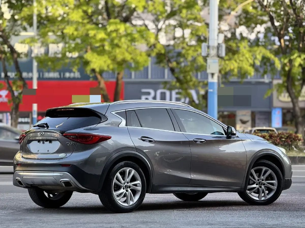 2017 Infiniti QX30 2.0T 211HP L4 7DCT,autocango,china used car exporter,china ev exporter,chinese used car exporter,chinese used ev exporter