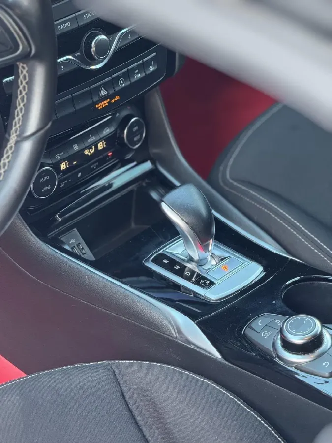 2017 Infiniti QX30 2.0T 211HP L4 7DCT,autocango,china used car exporter,china ev exporter,chinese used car exporter,chinese used ev exporter