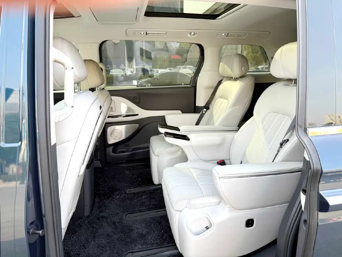 2025 Voyah Dream 1.5T 150HP L4 PHEV 41.7KWH,autocango,china used car exporter,china ev exporter,chinese used car exporter,chinese used ev exporter