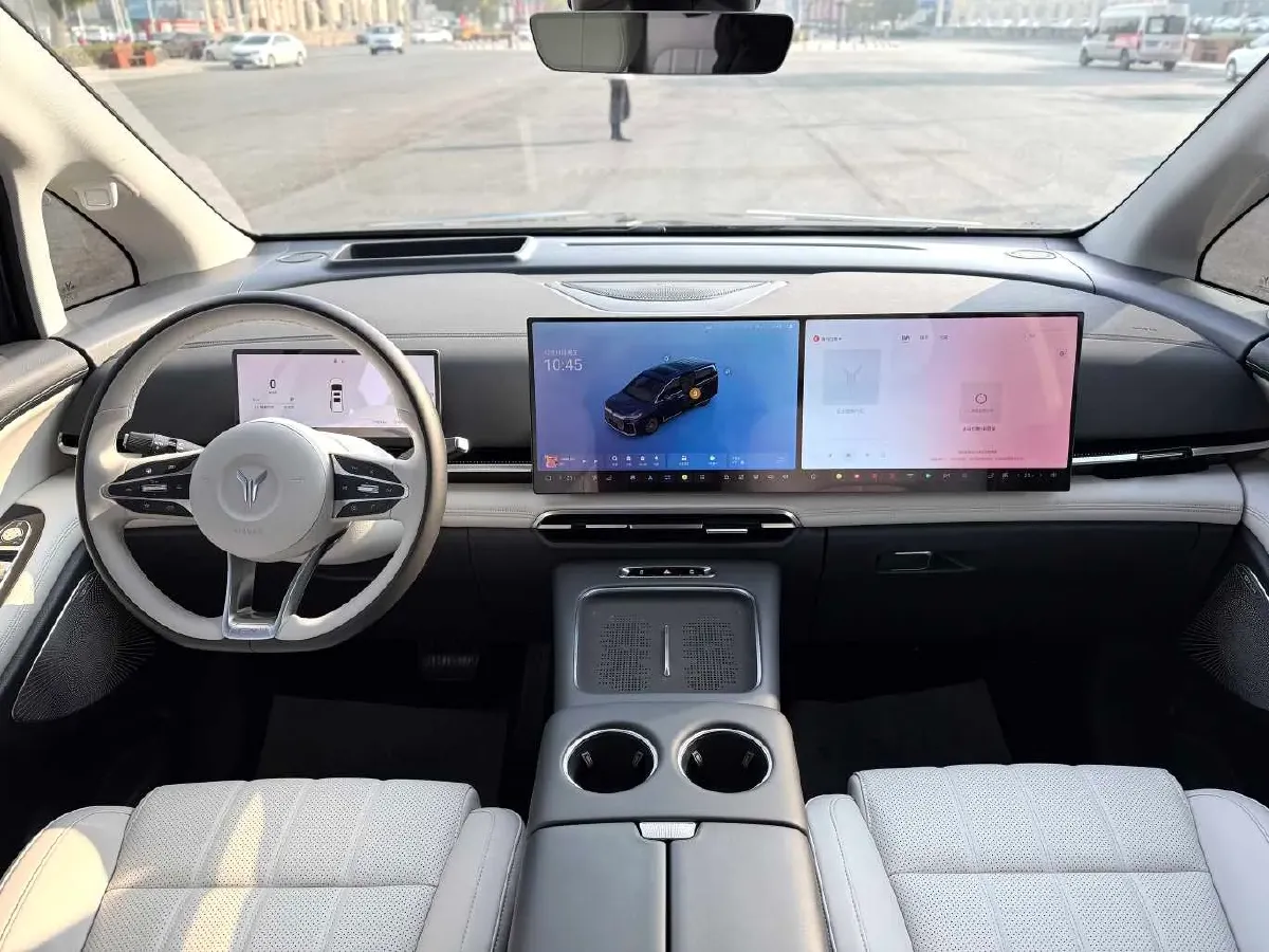 2025 Voyah Dream 1.5T 150HP L4 PHEV 41.7KWH,autocango,china used car exporter,china ev exporter,chinese used car exporter,chinese used ev exporter