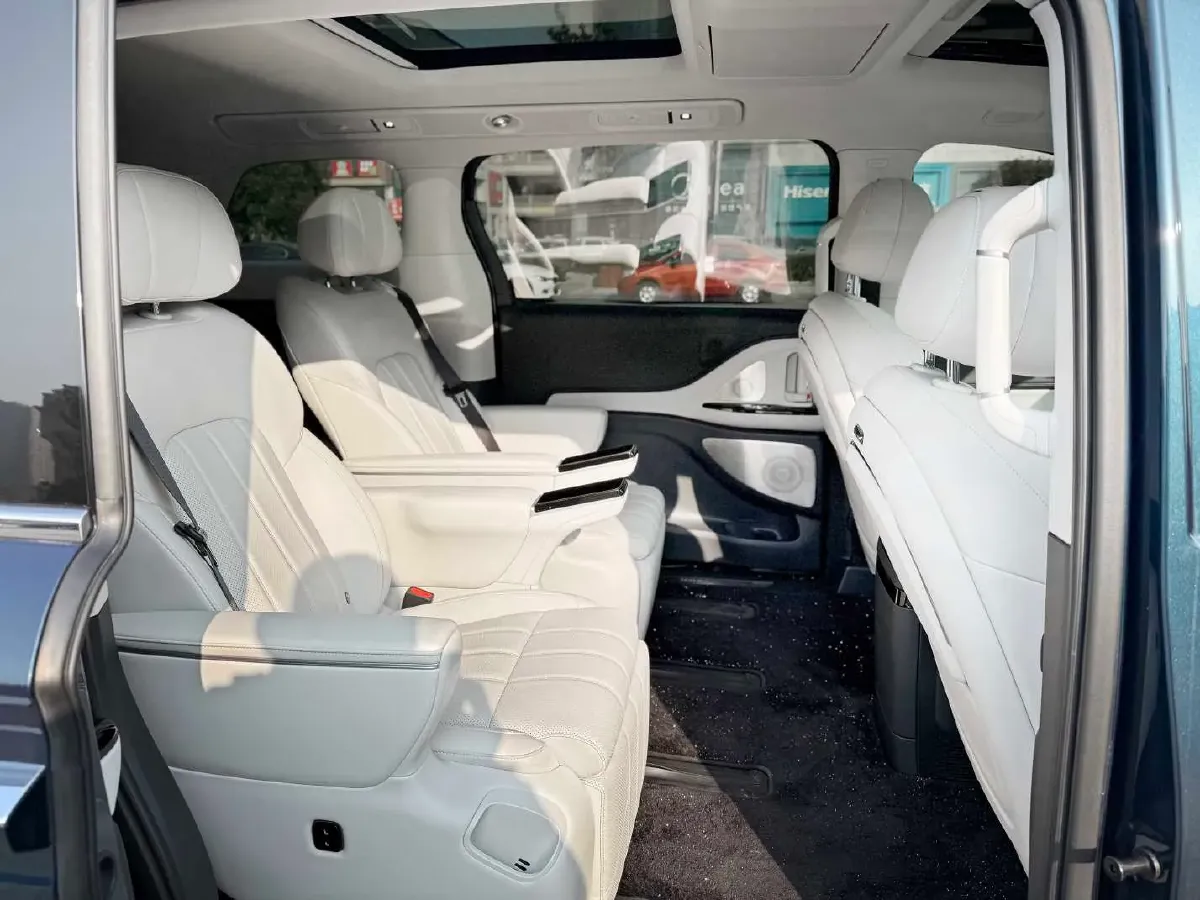 2025 Voyah Dream 1.5T 150HP L4 PHEV 41.7KWH,autocango,china used car exporter,china ev exporter,chinese used car exporter,chinese used ev exporter