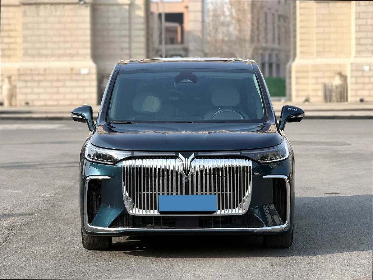 2025 Voyah Dream 1.5T 150HP L4 PHEV 41.7KWH,autocango,china used car exporter,china ev exporter,chinese used car exporter,chinese used ev exporter