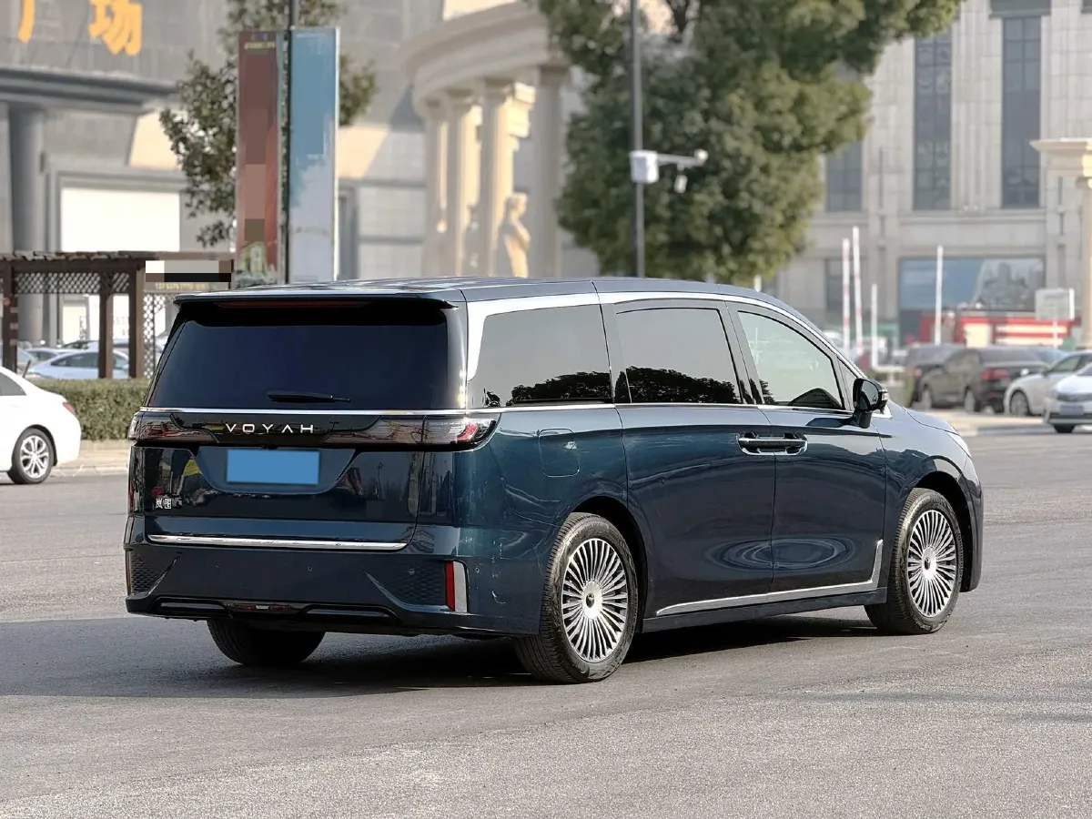 2025 Voyah Dream 1.5T 150HP L4 PHEV 41.7KWH,autocango,china used car exporter,china ev exporter,chinese used car exporter,chinese used ev exporter