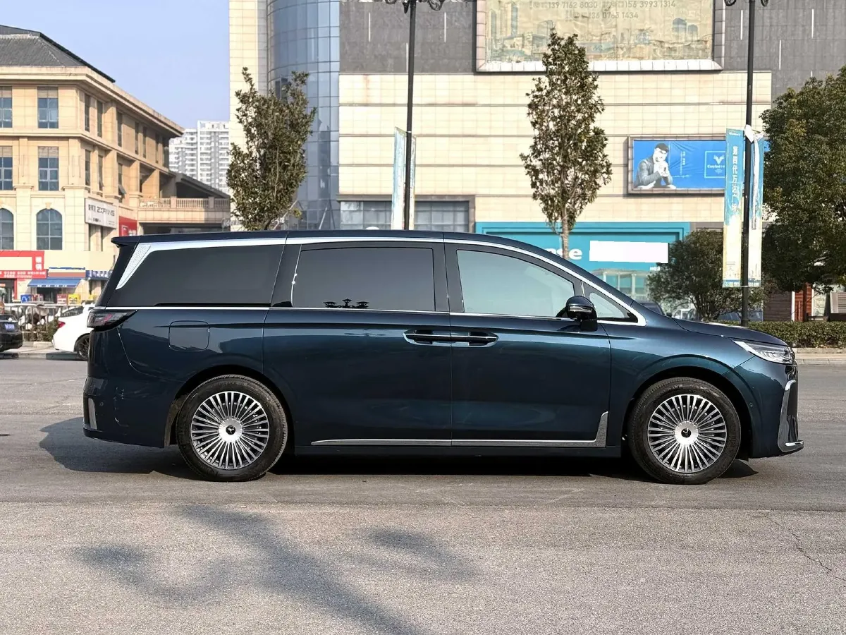 2025 Voyah Dream 1.5T 150HP L4 PHEV 41.7KWH,autocango,china used car exporter,china ev exporter,chinese used car exporter,chinese used ev exporter