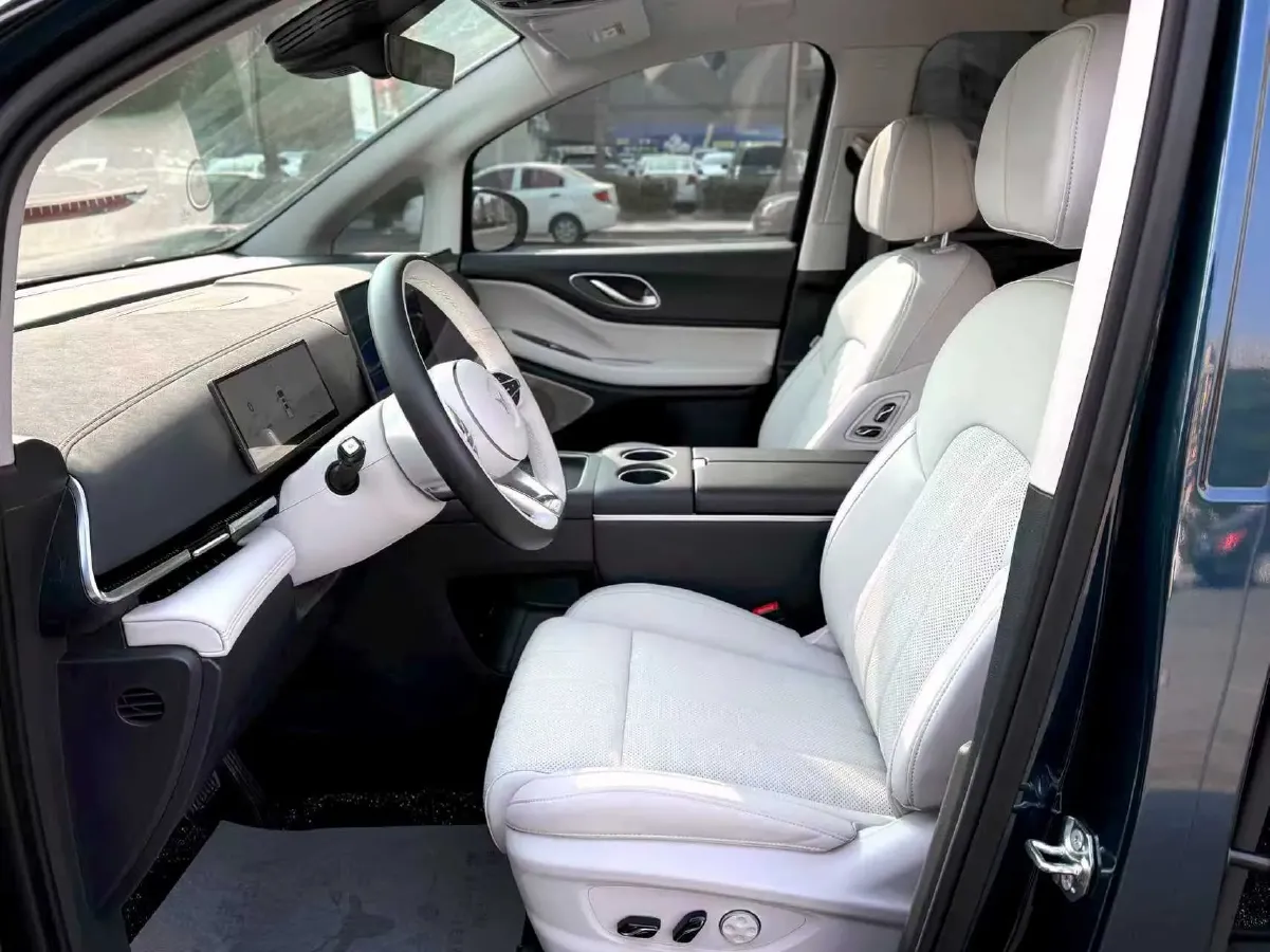 2025 Voyah Dream 1.5T 150HP L4 PHEV 41.7KWH,autocango,china used car exporter,china ev exporter,chinese used car exporter,chinese used ev exporter